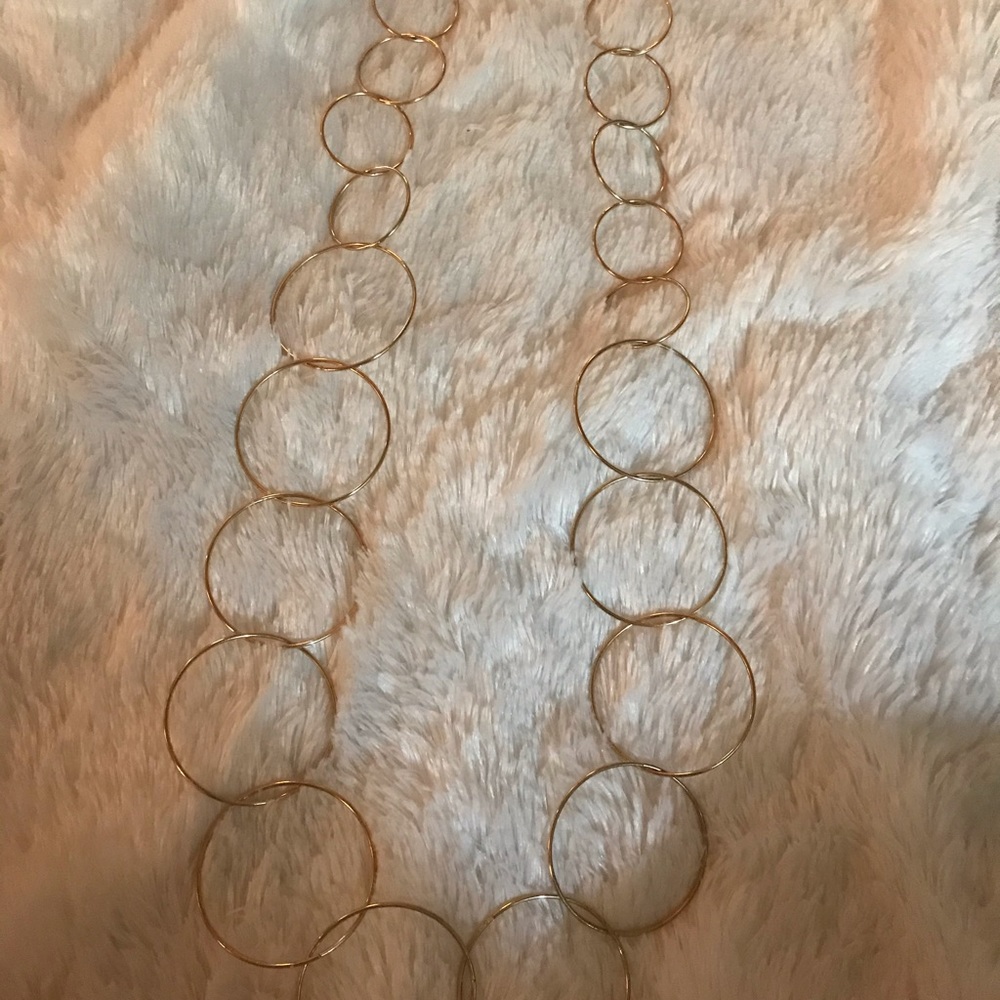 Hold necklace